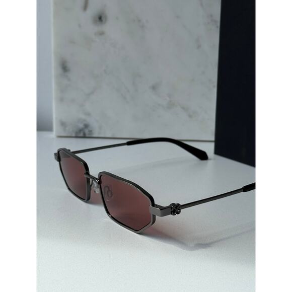 NEW Off White Loa Metal Unisex Sunglasses in Gunmetal Red - Picture 2 of 5